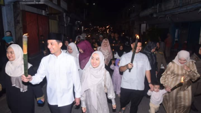 Meriahnya Malam Takbiran di Sawahlunto, Walikota dan Wakil Walikota Beserta Istri Ikut Pawai Obor