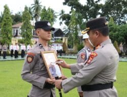 Kapolres Pasaman Barat Berhentikan Anggota Pelanggar Kode Etik dan Beri Penghargaan untuk Polisi Berprestasi