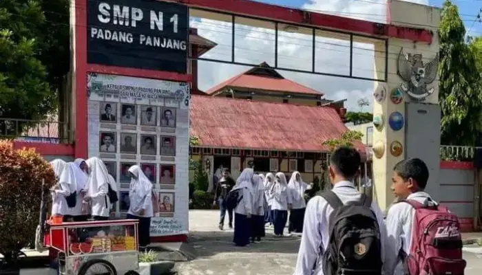 Mulai Akhir April, Seluruh Siswa di Padang Panjang Gratis Naik Angkot 