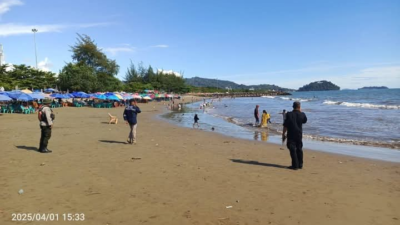 Pengunjung Pantai Padang Diprediksi Melonjak 2 Kali Lipat saat Libur Lebaran