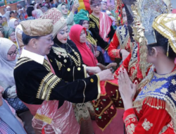 Bupati Hendrajoni Apresiasi Acara Bakhatib Adat di Nagari Baruang-Baruang Balantai