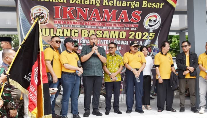 Dipimpin Haji Sagi, Rombongan Pulang Basamo Perantau IKNAMAS Disambut Bupati dan Walikota Pariaman