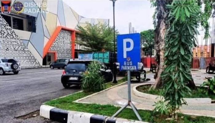 Atasi Kemacetan, Bus Pariwisata Dilarang Parkir di Pantai Padang