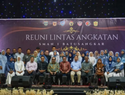 Meriah! Bupati Eka Putra Apresiasi Reuni Lintas Angkatan SMANSA Batusangkar