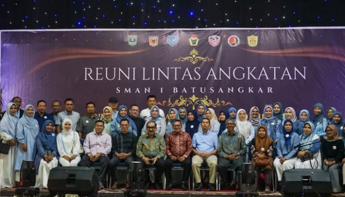 Meriah! Bupati Eka Putra Apresiasi Reuni Lintas Angkatan SMANSA Batusangkar