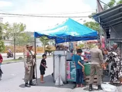 Satpol PP Padang Sita Lapak PKL yang Berjualan di Fasum dan Badan Jalan