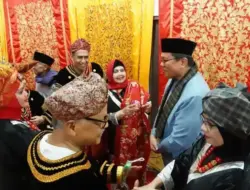 Wabup Tanah Datar Apresiasi Prosesi “Malewakan Gala Datuk” di Nagari Rambatan
