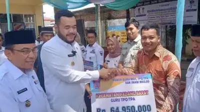 Lebaran Usai, Insentif Guru TPQ/TPA, RT/RW dan Kader Posyandu di Padang Cair
