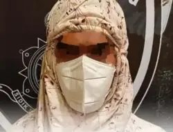 Pakai Mukena dan Masker, Seorang Mahasiswa Nekat Masuk Saf Wanita di Masjid Hubbul Wathan Mataram