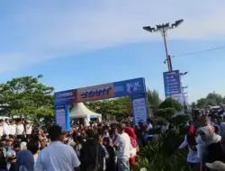 Semarak! Puluhan Ribu Peserta Ikuti Fun Walk Bersama Gebu Minang di Sepanjang Pantai Padang