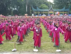 Berakaian Adat Nusantara, 3.500 Murid TK Menari Serentak di Lapangan Imam Bonjol Padang