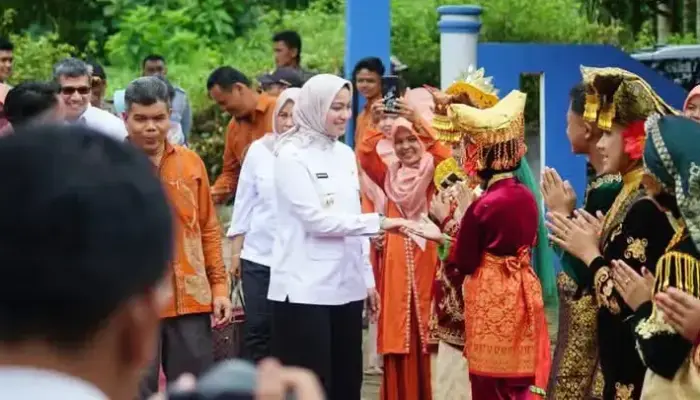 Bupati Annisa Suci: Anak Dharmasraya Tidak Boleh Putus Sekolah!