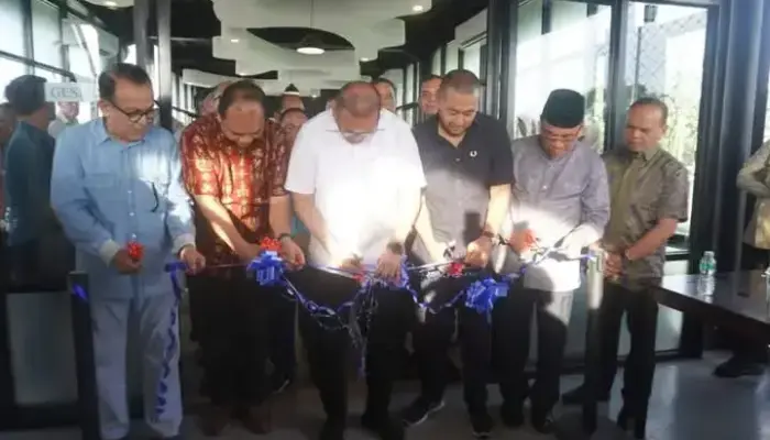 Mantan Wakil Gubernur Kembangkan Bisnis Kuliner di Pantai Padang