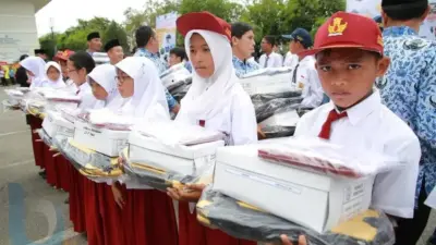 Tak Hanya Seragam Sekolah, LKS Juga Digratiskan di Padang