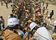 Kondisi Terkini Myanmar Pasca-Gempa! Bau Mayat Menyengat, Warga Antre Demi Bantuan Makanan dan Air
