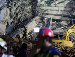 5 Hari Pasca-Gempa, Alat Sensor Deteksi Tanda Kehidupan di Bawah Reruntuhan Gedung di Bangkok