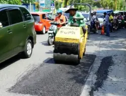 Dinas PUPR Padang Tambal Sulam 85 Titik Jalan Berlobang