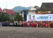 Peringati Hari Pendidikan Nasional, Siswa di Padang Berpakaian Adat Nusantara