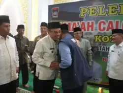 Kloter I, 423 Jemaah Calon Haji Kota Padang Mulai Berangkat ke Tanah Suci
