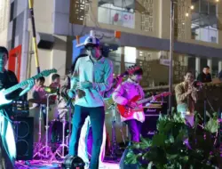Berwisata Kuliner Sambil Nonton Live Musik di Pasar Kuliner Padang Panjang