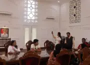 Peserta IMLF 2025 Telusuri Bangunan Peninggalan Penjajahan di Kota Padang