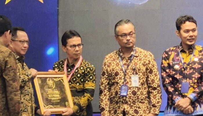 Standar Pelayanan Masyarakat Kota Padang Terbaik di Sumatera
