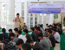 Serahkan Rp498 Juta untuk Calon Mahasiswa, Bupati Eka Putra Pastikan Tak Ada Siswa Tatah Datar Putus Kuliah