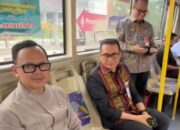 Tolak Kendaraan Dinas, Wamendagri Naik Bus Trans Padang Menuju Istana Gubernuran