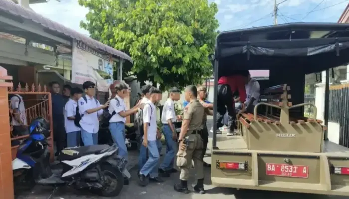 Lagi Seru Ngegame Bareng, 14 Siswa Disergap Satpol PP Padang