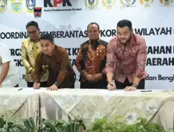 Disaksikan Ketua DPRD, Walikota Padang Tandatangan Komitmen Anti Korupsi di Gedung KPK Jakarta