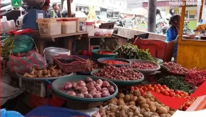 Harga Bawang Merah Mulai Turun di Pasar Rakyat Padang Panjang