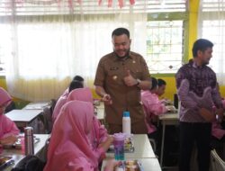 Dikunjungi Walikota, Siswa SMPN 8 Padang Sebut Makanan Bergizi Gratis Rasanya Enak!