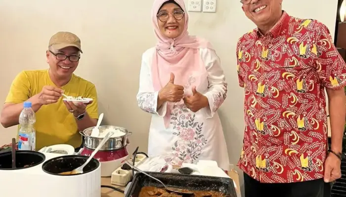 Kisah Perjalanan Harti Ningsih, Si Guru Masak Rendang