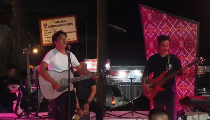 Setiap Malam Minggu, Pantai Padang Kembali “Menari” dan “Bernyanyi”