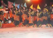 FOTO: Keseruan Nongkrong Kreatif Malam Minggu di Pantai Padang