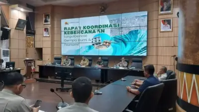 Ratusan Ribu Peserta dari Berbagai Unsur Gelar Simulasi Gempa dan Tsunami di Padang 