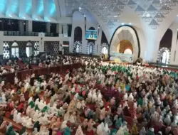 Warga Padang Antusias Sambut Tahun Baru Islam 1 Muharram 1447 di Masjid Raya Sumbar