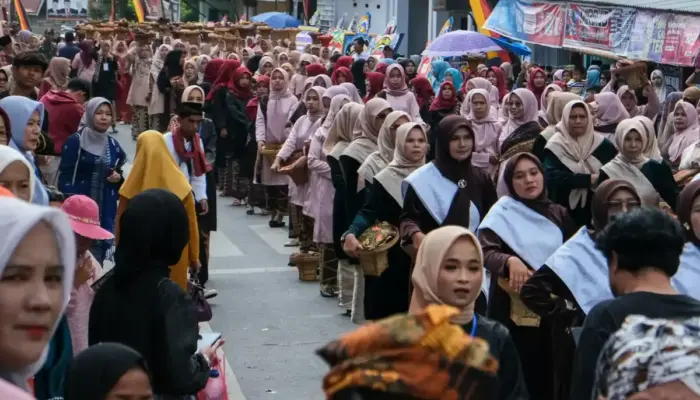 Festival Langgam “1.000 Katidiang Saok” Potret Kebersamaan Warga Nagari Tanjung Alam Tanah Datar