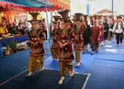 FOTO: Kemeriahan Festival Langgam “1.000 Katidiang Saok” di Nagari Tanjung Alam Tanah Datar