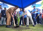 PLN UID Sumbar Hijaukan Pangkalan TNI AU Sutan Sjahrir dengan 500 Pohon Kelapa Hybrida