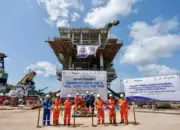 Pertamina PHE Lepas Anjungan Baru OOA Berbobot 530 Metrix Ton ke Laut Jawa