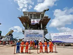 Pertamina PHE Lepas Anjungan Baru OOA Berbobot 530 Metrix Ton ke Laut Jawa