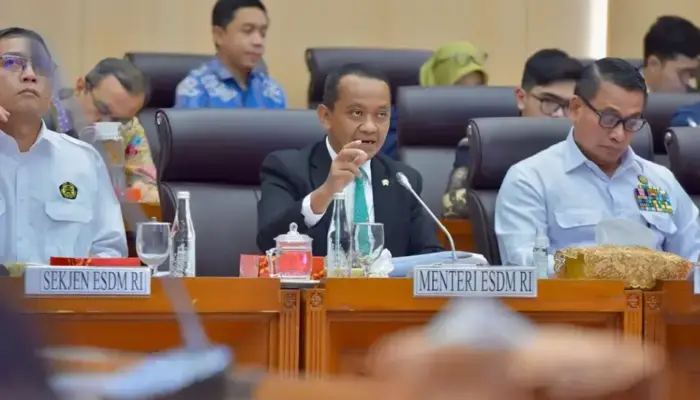 Bahlil Meradang: “Ini yang Tak Becus Dirut PLN atau Dirjen Saya, Kok Data Listrik Desa Kalian Beda!”