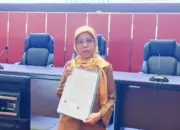 Kisah Haru “Bucin” Honorer di Pemko Padang, Terima SK Pengangkatan di Usia Jelang Pensiun