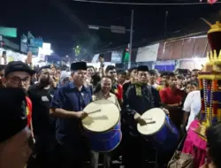 Masyarakat Pariaman Tumpah Ruah Saksikan Prosesi Maarak Jari-Jari Pesona Hoyak Tabuik 2025