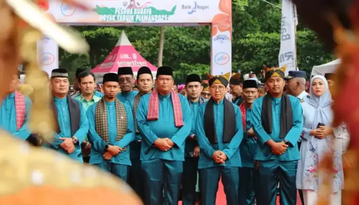 Digelar Sejak 1887, Menbud RI Usulkan Warisan Budaya Hoyak Tabuik ke UNESCO