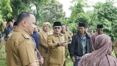 Bupati Tanah Datar, Eka Putra saat kunjungan kerja ke Nagari Jaho, Senin (14/07/25).