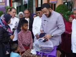 Tak Ada Pengecualian, Siswa Madrasyah Juga Dapat Seragam dan LKS Gratis di Padang