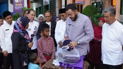 Tak Ada Pengecualian, Siswa Madrasyah Juga Dapat Seragam dan LKS Gratis di Padang