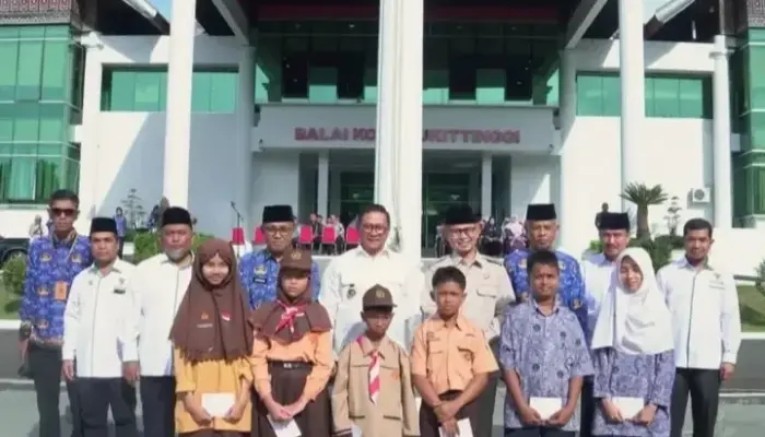 Zakat ASN Bukittinggi Bantu Ringankan Biaya Pendidikan 562 Siswa Kurang Mampu